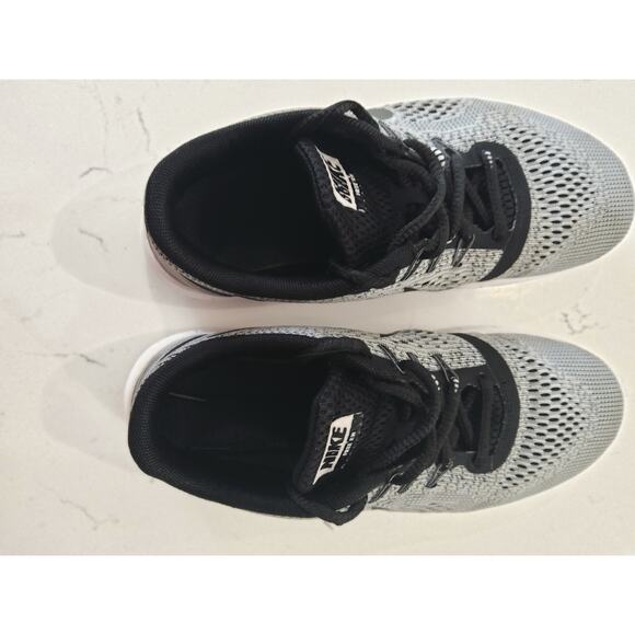 Nike Flyknit Free RN gray and black athletic sneakers Lightweig - Picture 7 of 9
